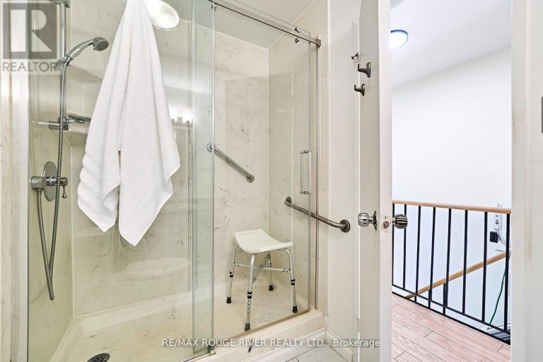 401 - 337 SIMCOE STREET, Oshawa (O'Neill), Ontario, L1G4T2
