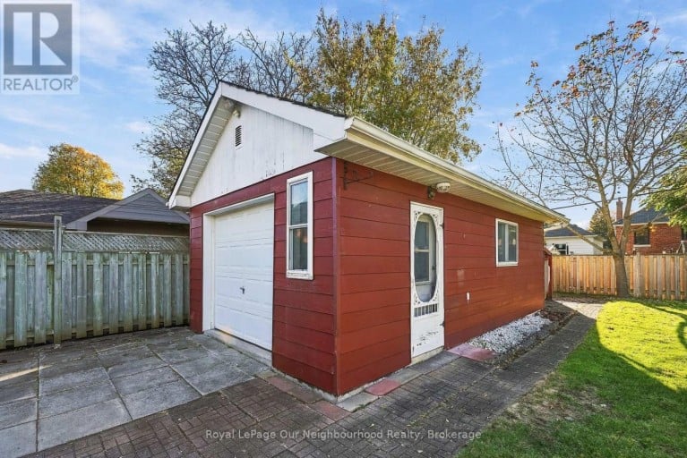 868 GRIERSON STREET, Oshawa (Centennial), Ontario, L1G5J9