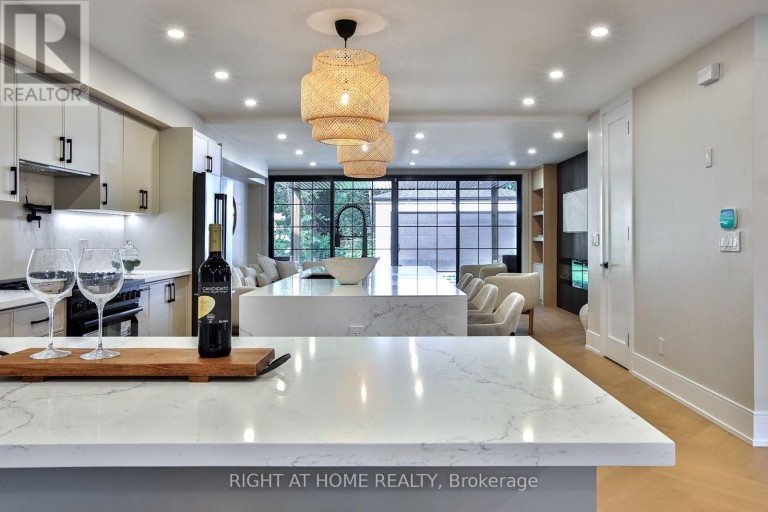 106 EASTBOURNE AVENUE, Toronto (Yonge-Eglinton), Ontario, M5P2G3