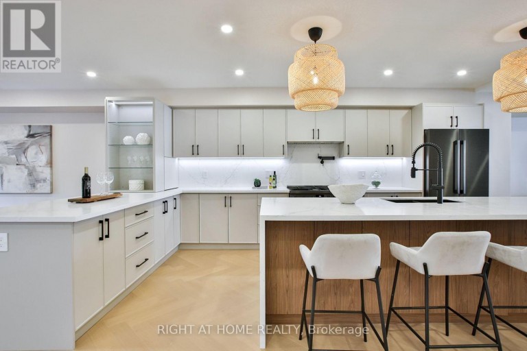 106 EASTBOURNE AVENUE, Toronto (Yonge-Eglinton), Ontario, M5P2G3