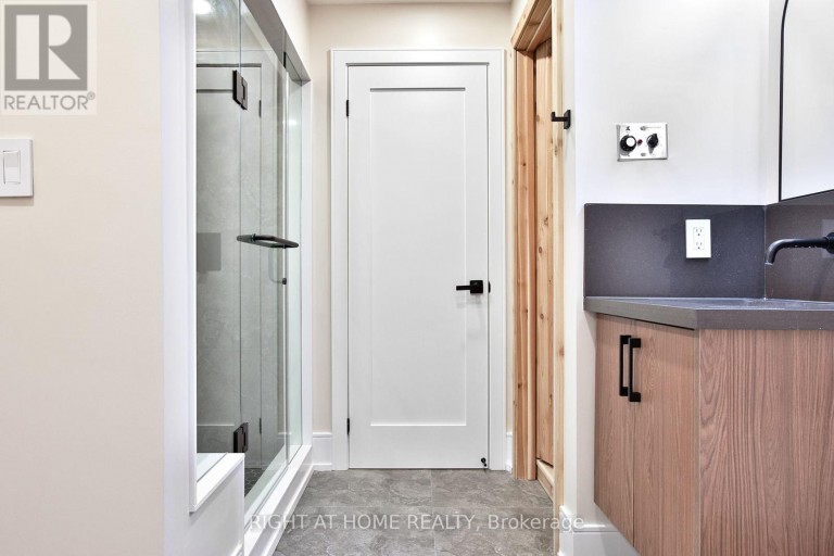 106 EASTBOURNE AVENUE, Toronto (Yonge-Eglinton), Ontario, M5P2G3
