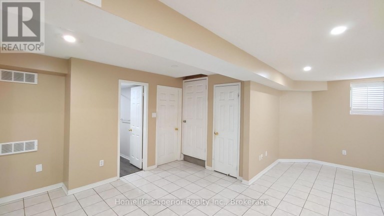17 SUMMERFIELD CRESCENT, Brampton (Brampton West), Ontario, L6X4K4