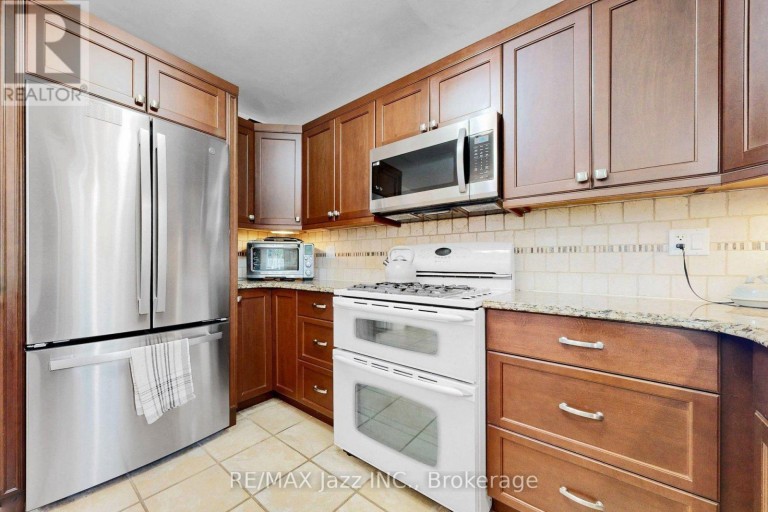 10 TRINITY CRESCENT, Whitby (Pringle Creek), Ontario, L1N6L2
