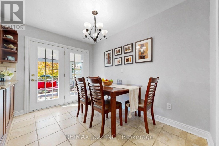 10 TRINITY CRESCENT, Whitby (Pringle Creek), Ontario, L1N6L2