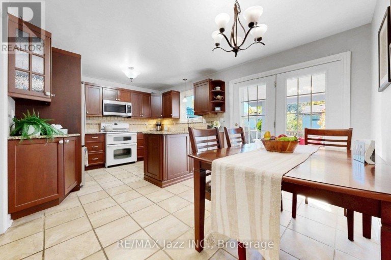 10 TRINITY CRESCENT, Whitby (Pringle Creek), Ontario, L1N6L2