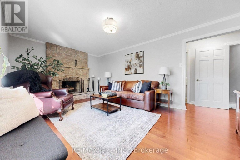 10 TRINITY CRESCENT, Whitby (Pringle Creek), Ontario, L1N6L2