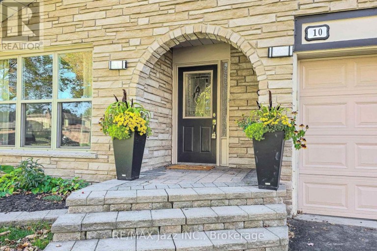 10 TRINITY CRESCENT, Whitby (Pringle Creek), Ontario, L1N6L2