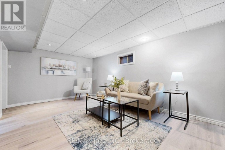 10 TRINITY CRESCENT, Whitby (Pringle Creek), Ontario, L1N6L2