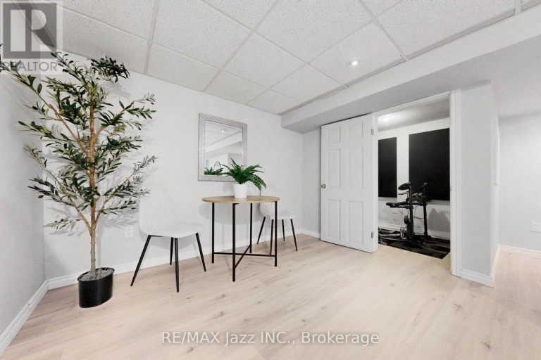 10 TRINITY CRESCENT, Whitby (Pringle Creek), Ontario, L1N6L2