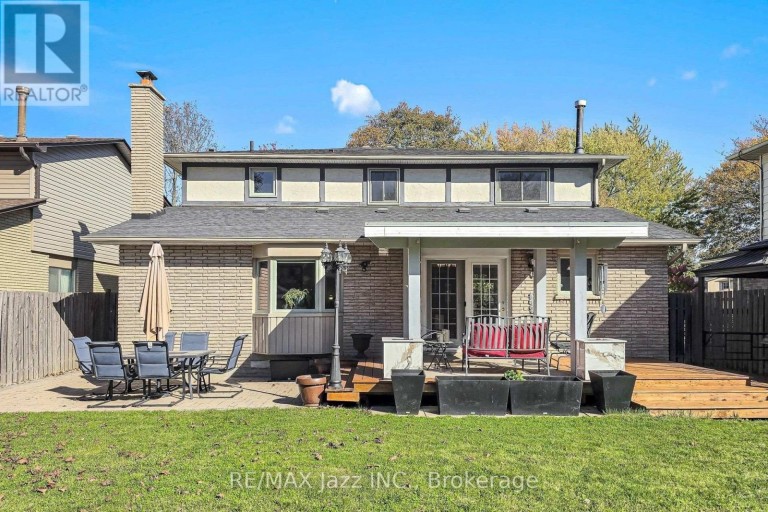 10 TRINITY CRESCENT, Whitby (Pringle Creek), Ontario, L1N6L2
