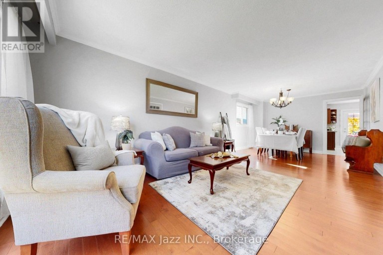 10 TRINITY CRESCENT, Whitby (Pringle Creek), Ontario, L1N6L2