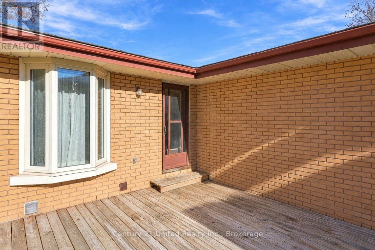 807 HIGHLAND COURT, Peterborough (Northcrest Ward 5), Ontario, K9H5K1