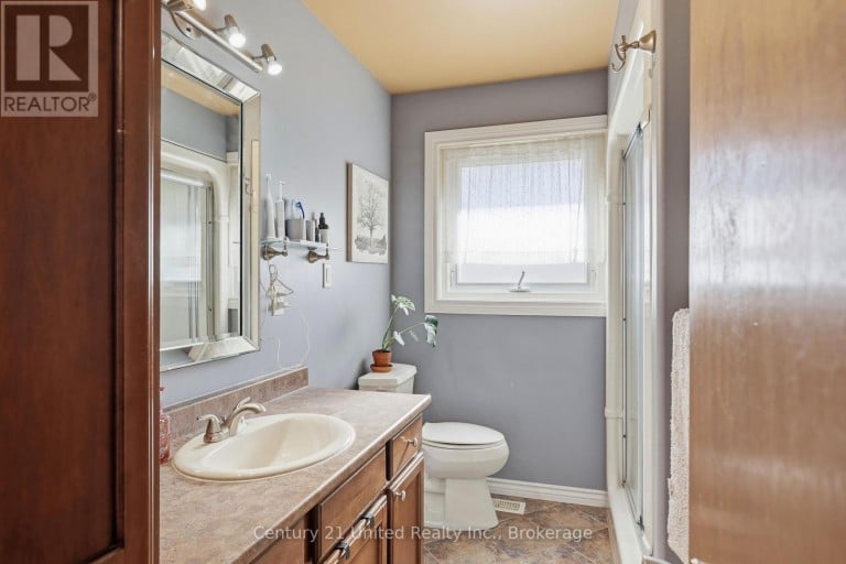807 HIGHLAND COURT, Peterborough (Northcrest Ward 5), Ontario, K9H5K1