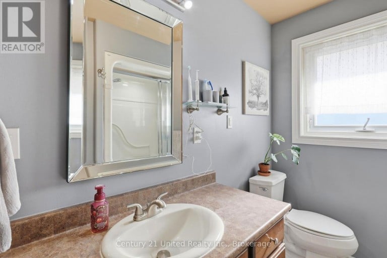 807 HIGHLAND COURT, Peterborough (Northcrest Ward 5), Ontario, K9H5K1