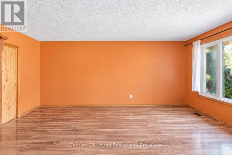 807 HIGHLAND COURT, Peterborough (Northcrest Ward 5), Ontario, K9H5K1