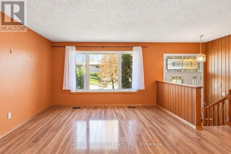 807 HIGHLAND COURT, Peterborough (Northcrest Ward 5), Ontario, K9H5K1