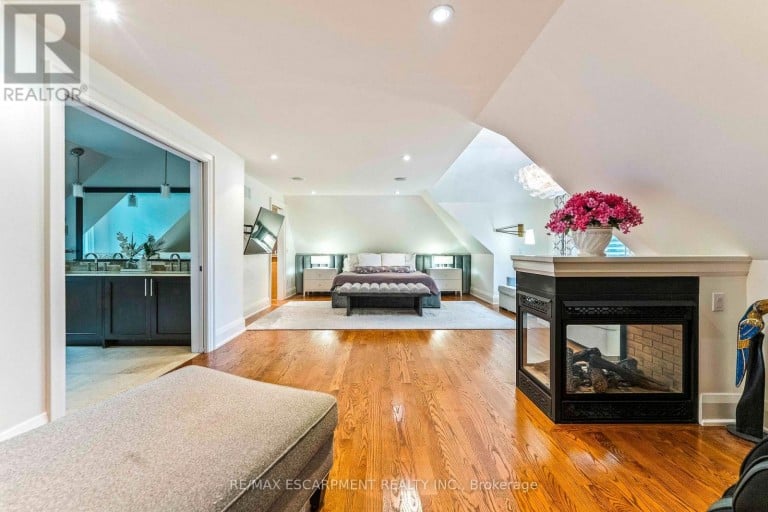 2209 PINENEEDLE ROW, Mississauga (Erindale), Ontario, L5C1V4