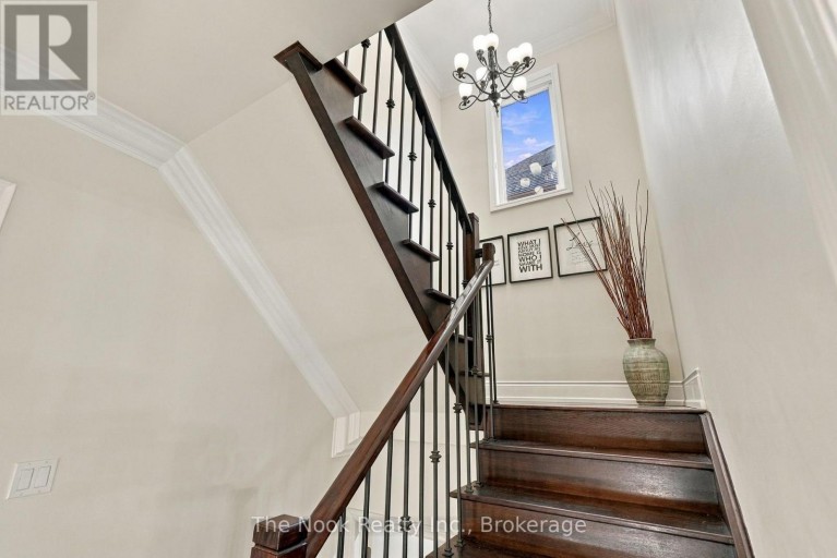 39 SERENE COURT, Whitby (Rolling Acres), Ontario, L1R0L6