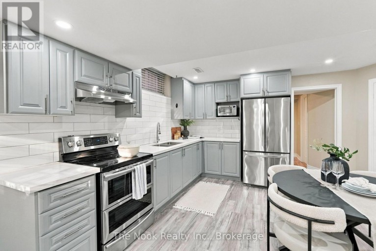 39 SERENE COURT, Whitby (Rolling Acres), Ontario, L1R0L6