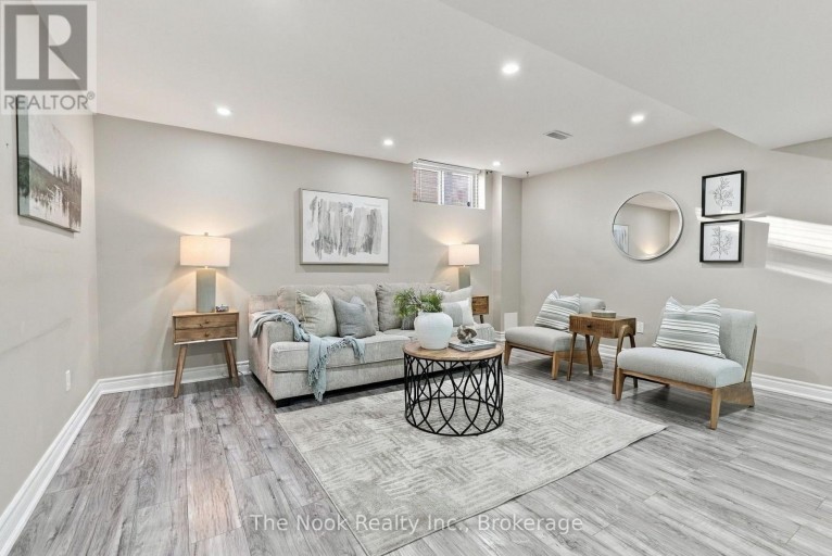 39 SERENE COURT, Whitby (Rolling Acres), Ontario, L1R0L6