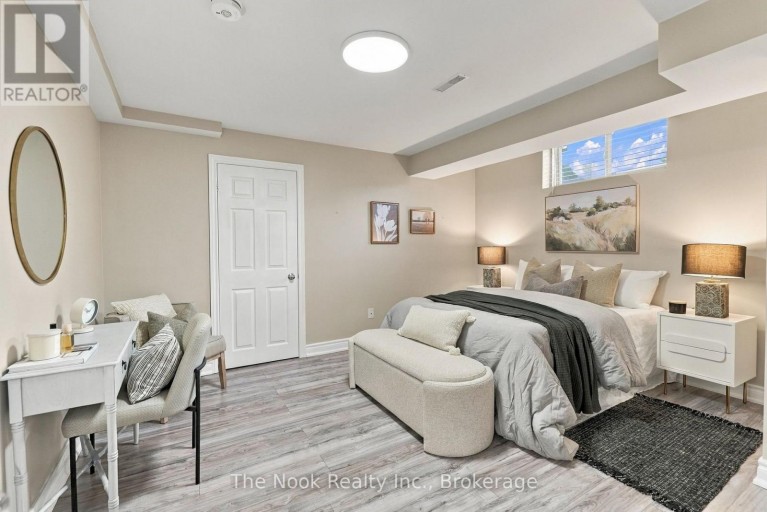 39 SERENE COURT, Whitby (Rolling Acres), Ontario, L1R0L6