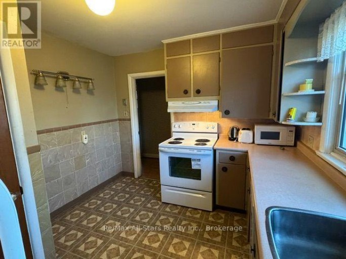 101 COLBORNE STREET W, Kawartha Lakes (Lindsay), Ontario, K9V3T4