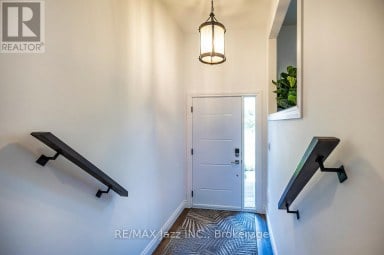 29 HAROLD STREET Whitby (Blue Grass Meadows) Ontario photo 6