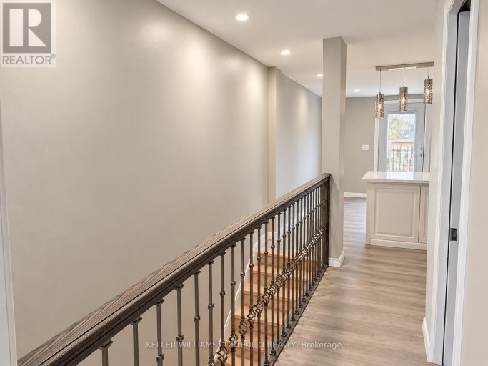 19 KELVIN AVENUE, Toronto (East End-Danforth), Ontario, M4C5C7