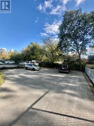 315 SHEPPARD AVENUE E, Toronto (Willowdale East), Ontario, M2N3B3