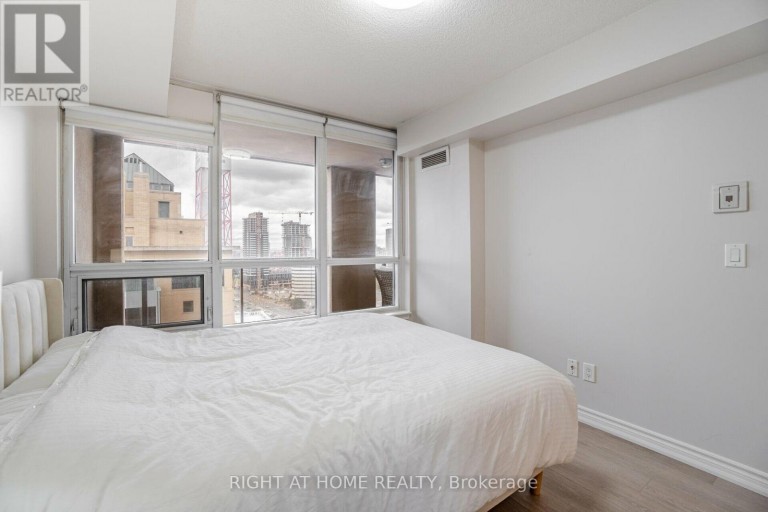2109 - 4090 LIVING ARTS DRIVE, Mississauga (City Centre), Ontario, L5B4M8