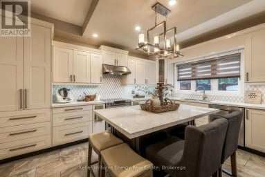 1314 MADDOCK DRIVE Oshawa (Pinecrest) Ontario photo 8