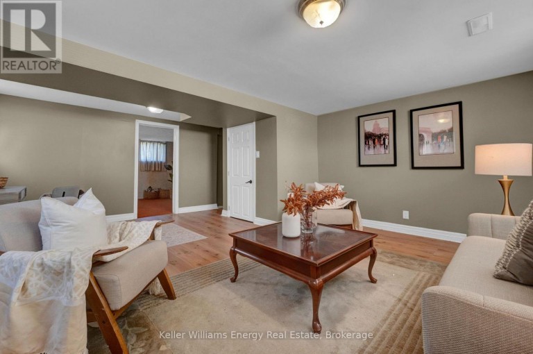 830 SAINT ANNE COURT, Oshawa (Northglen), Ontario, L1J7N1