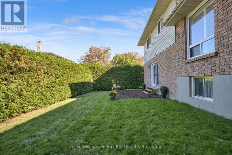 830 SAINT ANNE COURT, Oshawa (Northglen), Ontario, L1J7N1