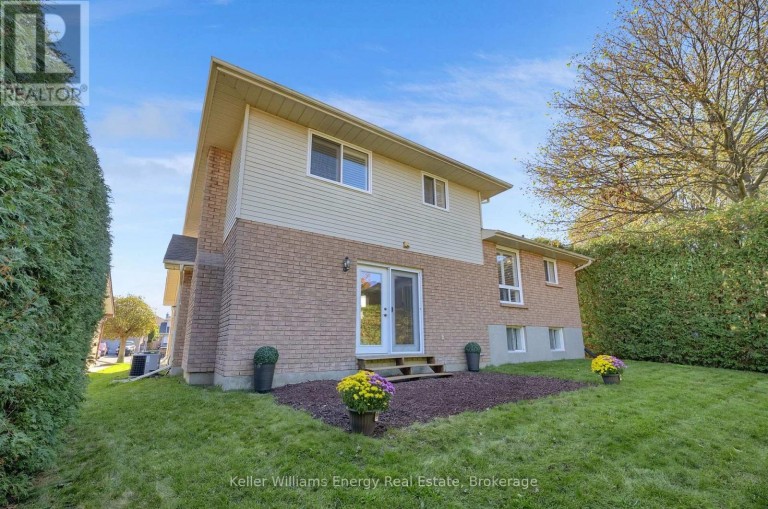 830 SAINT ANNE COURT, Oshawa (Northglen), Ontario, L1J7N1