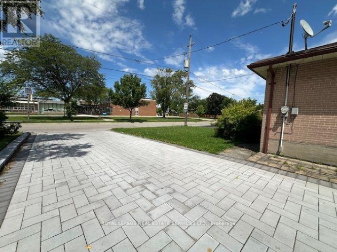 BSMT - 295 PLEASANT AVENUE, Toronto (Newtonbrook West), Ontario, M2R2R2