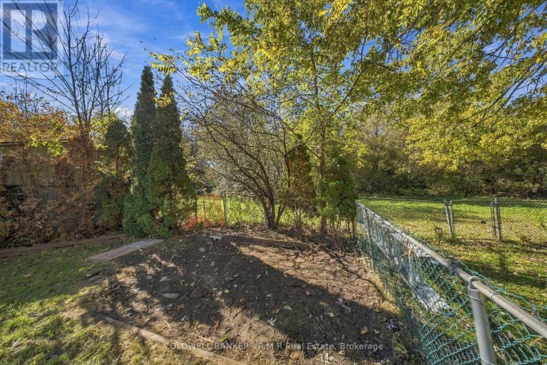 152 LONDONDERRY STREET, Oshawa (Vanier), Ontario, L1J6Z3