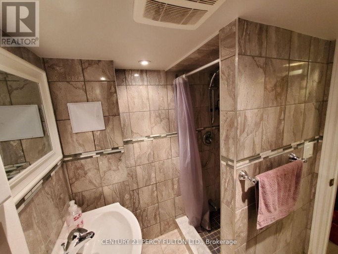36 ST. PASCHAL COURT, Toronto (Newtonbrook West), Ontario, M2M4A5