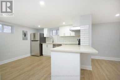 LOWER - 574 OLIVE AVENUE Oshawa (Donevan) Ontario photo 3