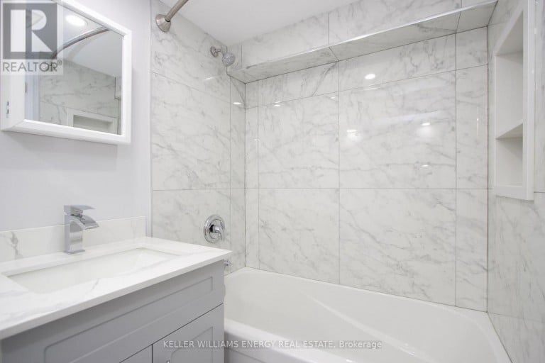 LOWER - 574 OLIVE AVENUE, Oshawa (Donevan), Ontario, L1H2R3