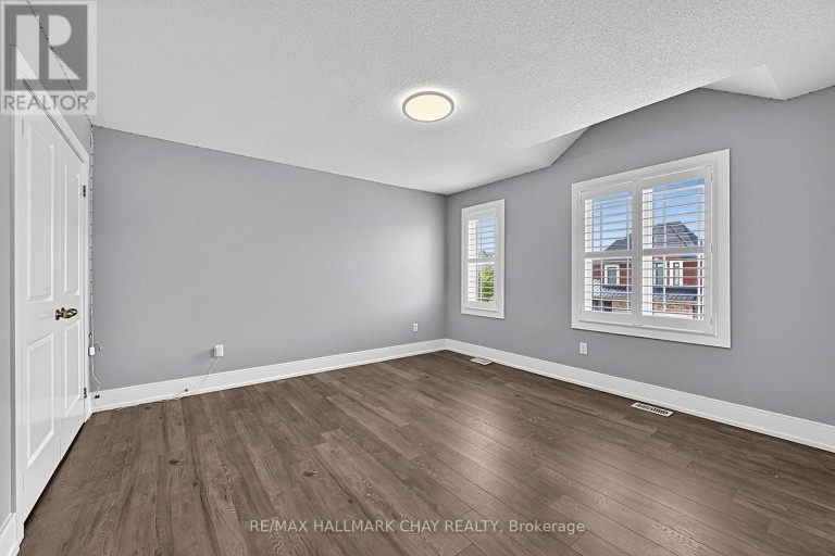 35 TYNDALL DRIVE, Bradford West Gwillimbury (Bradford), Ontario, L3Z4G6