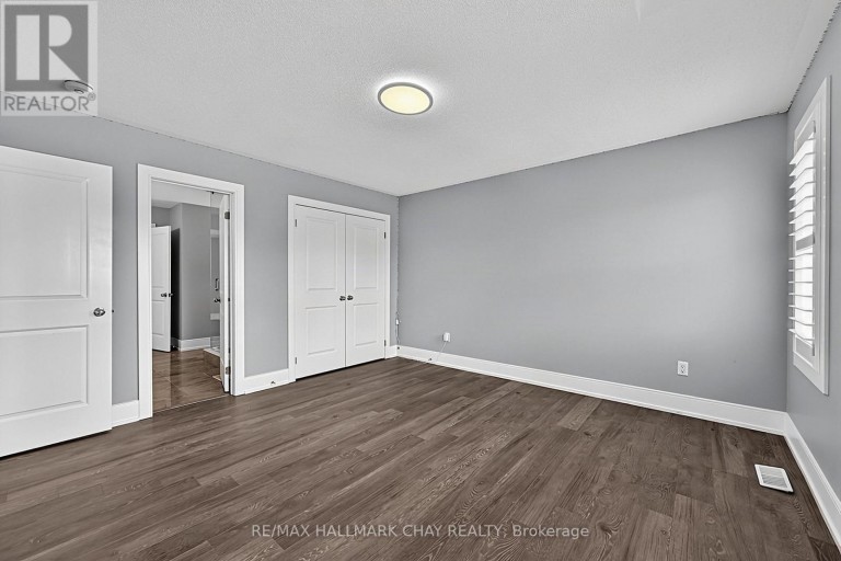 35 TYNDALL DRIVE, Bradford West Gwillimbury (Bradford), Ontario, L3Z4G6
