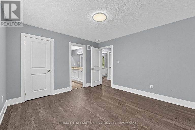 35 TYNDALL DRIVE, Bradford West Gwillimbury (Bradford), Ontario, L3Z4G6