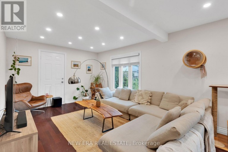 2 FOCH AVENUE, Toronto (Alderwood), Ontario, M8W3W8