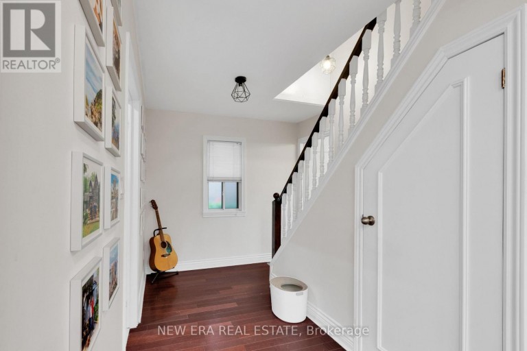 2 FOCH AVENUE, Toronto (Alderwood), Ontario, M8W3W8
