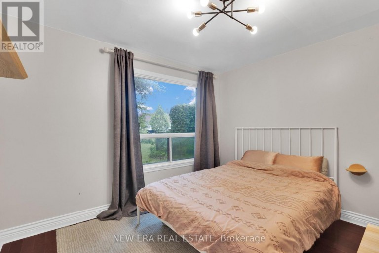 2 FOCH AVENUE, Toronto (Alderwood), Ontario, M8W3W8