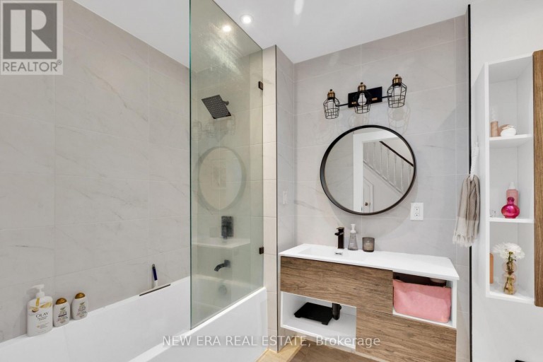 2 FOCH AVENUE, Toronto (Alderwood), Ontario, M8W3W8