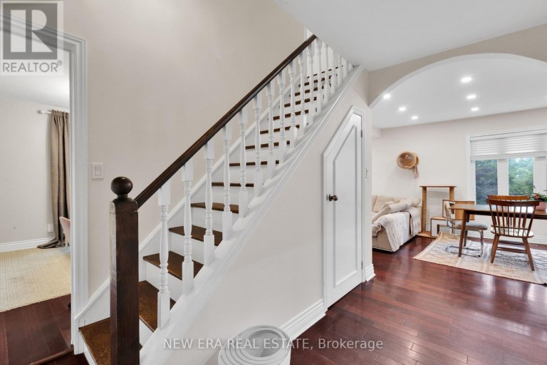 2 FOCH AVENUE, Toronto (Alderwood), Ontario, M8W3W8