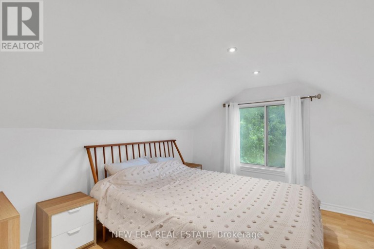 2 FOCH AVENUE, Toronto (Alderwood), Ontario, M8W3W8