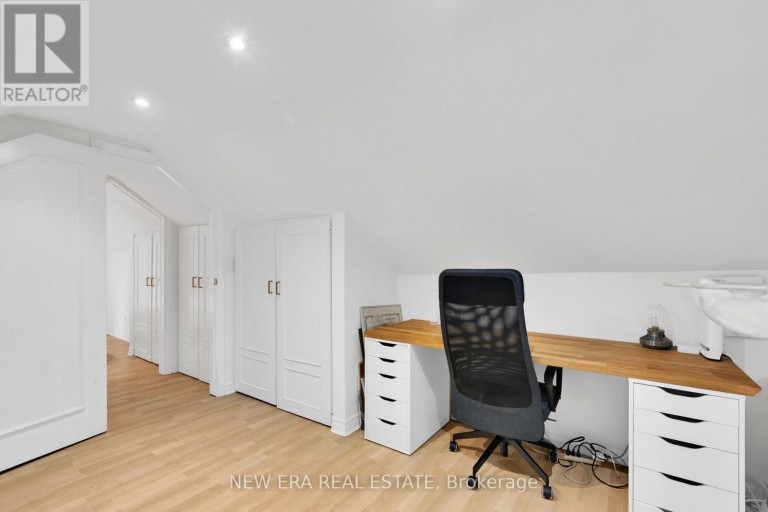 2 FOCH AVENUE, Toronto (Alderwood), Ontario, M8W3W8