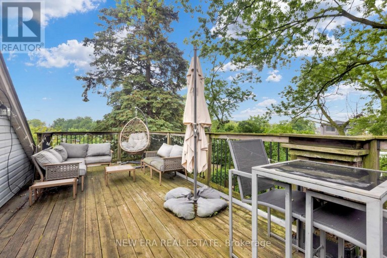 2 FOCH AVENUE, Toronto (Alderwood), Ontario, M8W3W8